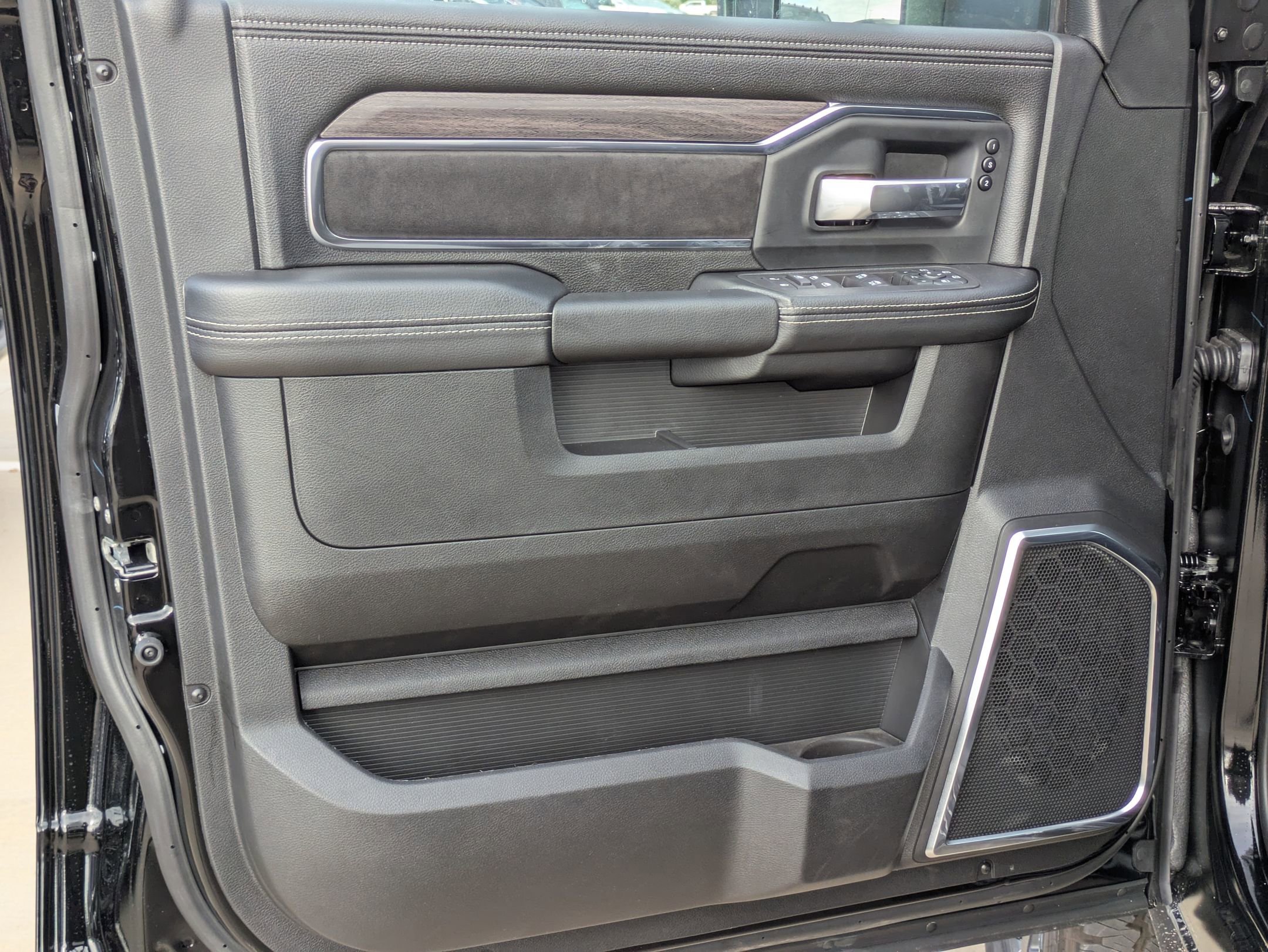 2026 Ram 2500 Laramie photo 9