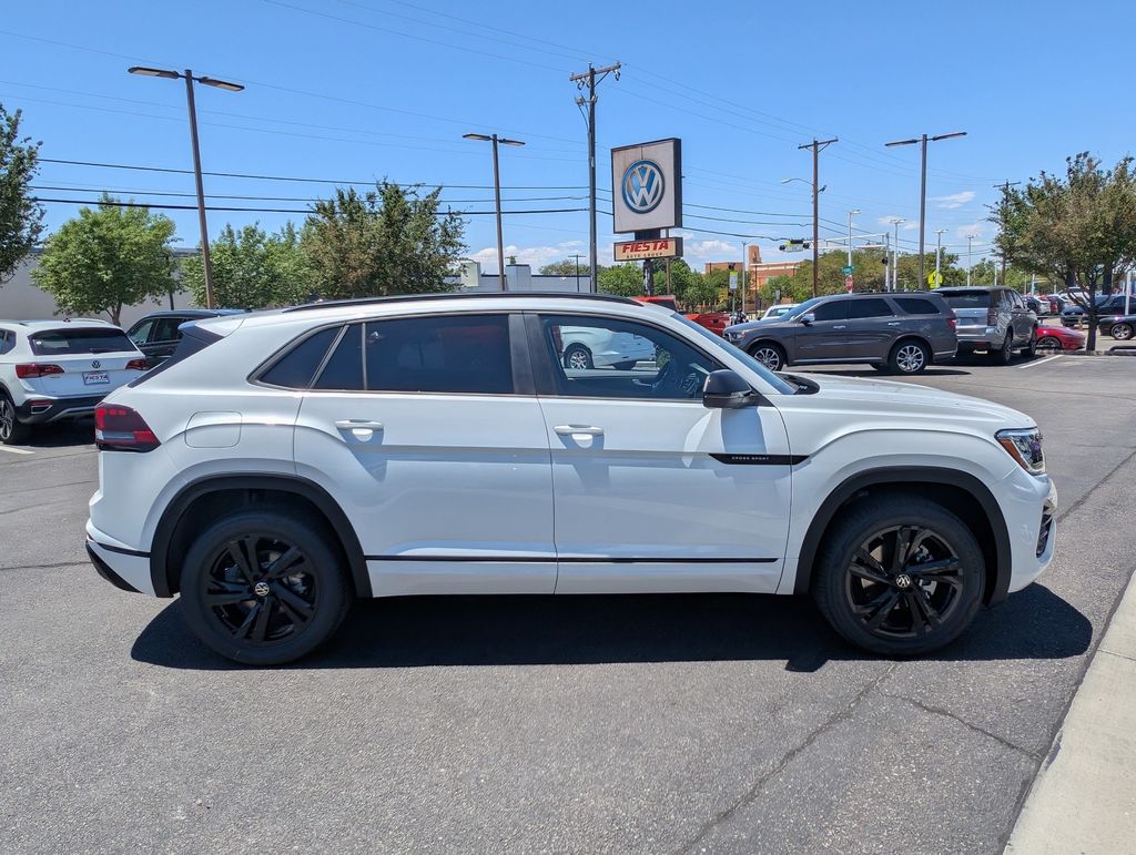 2025 Volkswagen Atlas Cross Sport SEL R-Line photo 3