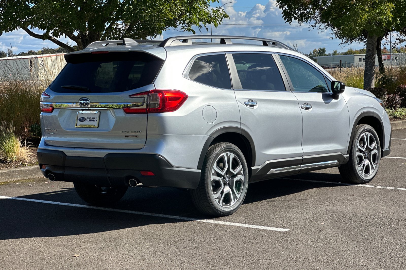 2025 Subaru Ascent Touring photo 4