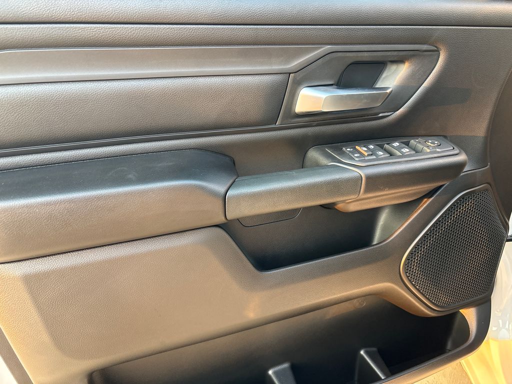 2025 Ram 1500 Tradesman photo 9