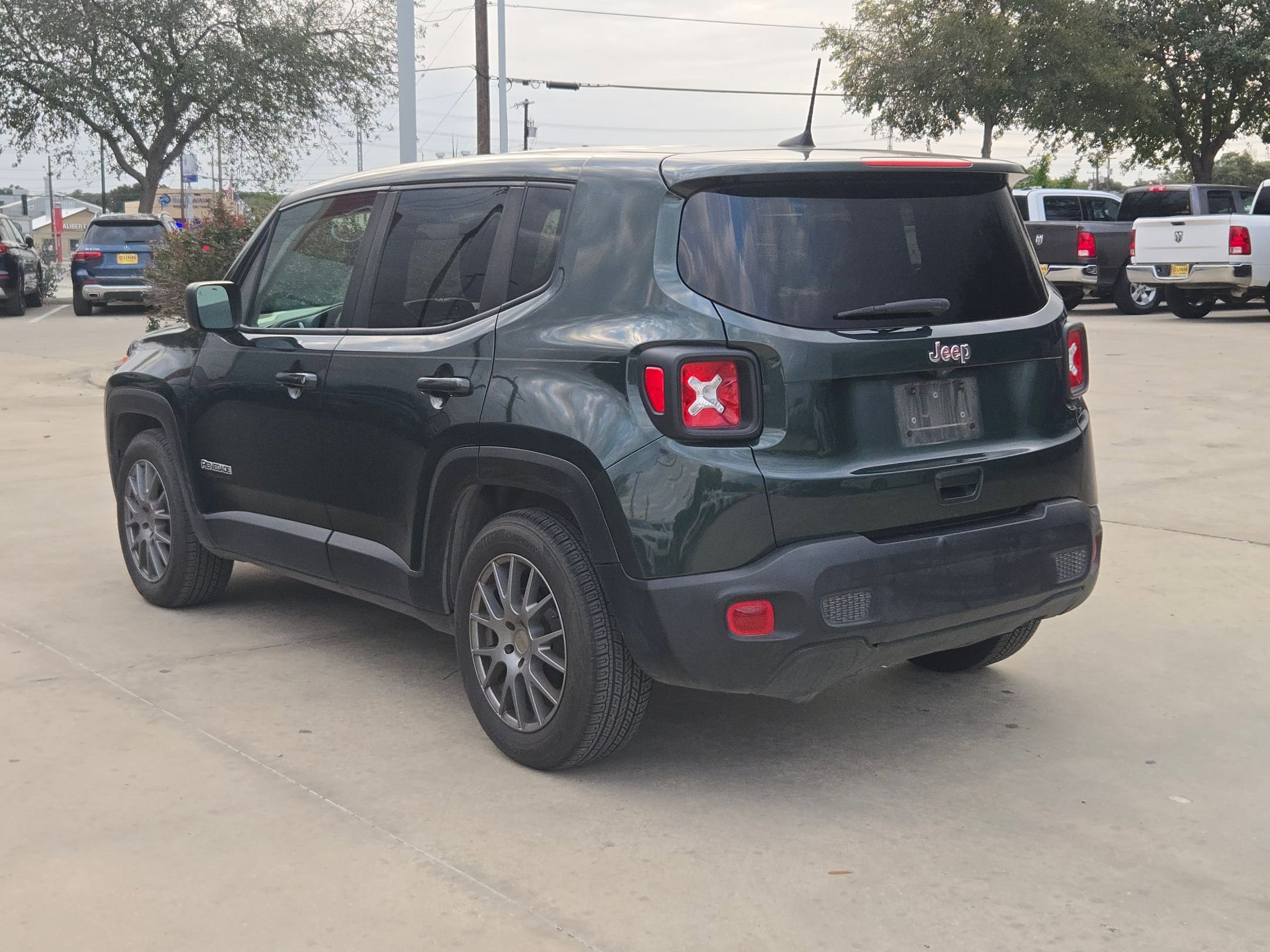 2021 Jeep Renegade Jeepster photo 2