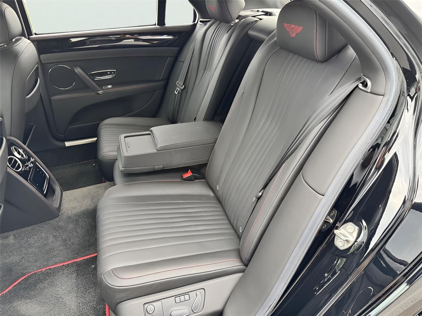 2018 Bentley Flying Spur V8 S photo 31