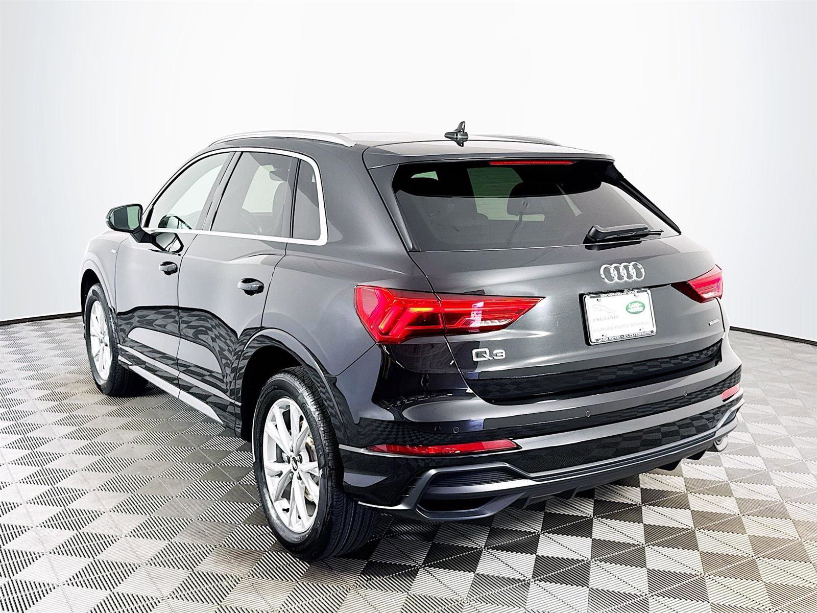 2021 Audi Q3 45 TFSI S line Premium photo 7