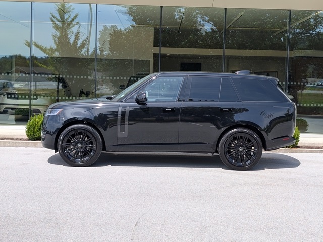 2025 Land Rover Range Rover SE photo 2