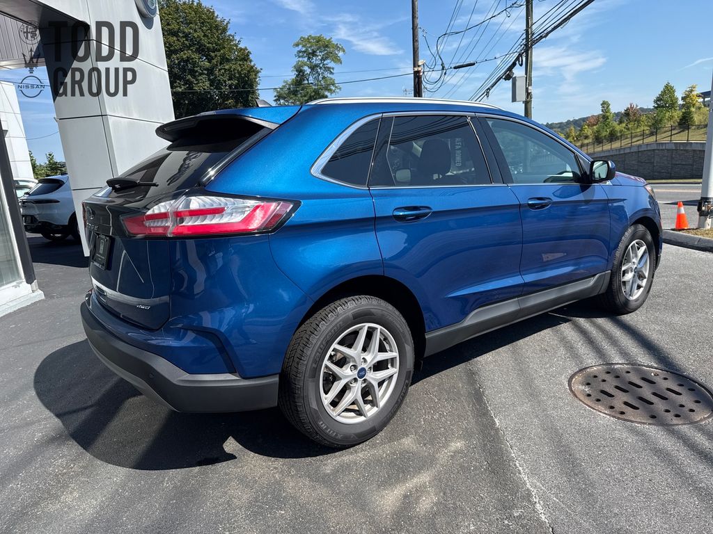 2022 Ford Edge SEL photo 3