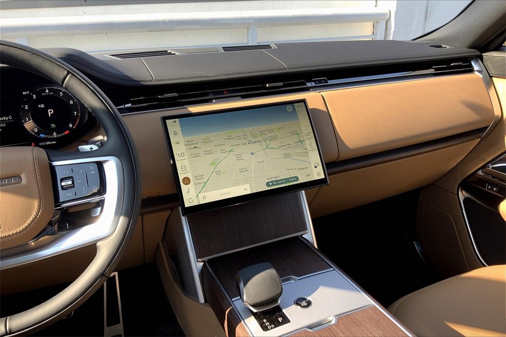 2025 Land Rover Range Rover SE photo 6