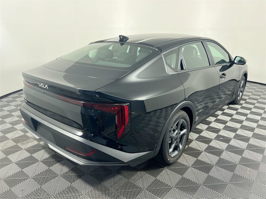 2025 Kia K4 LXS photo 3