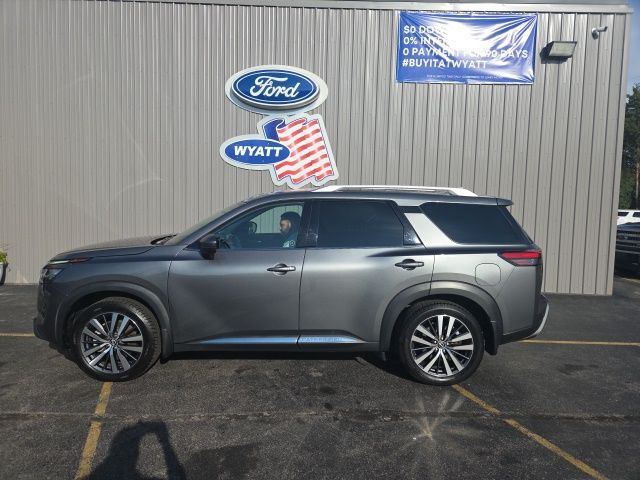 2022 Nissan Pathfinder Platinum photo 3