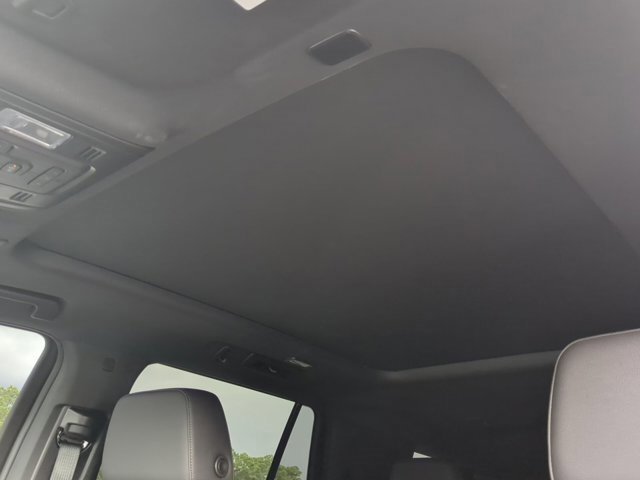 2024 Chevrolet Tahoe Z71 photo 2