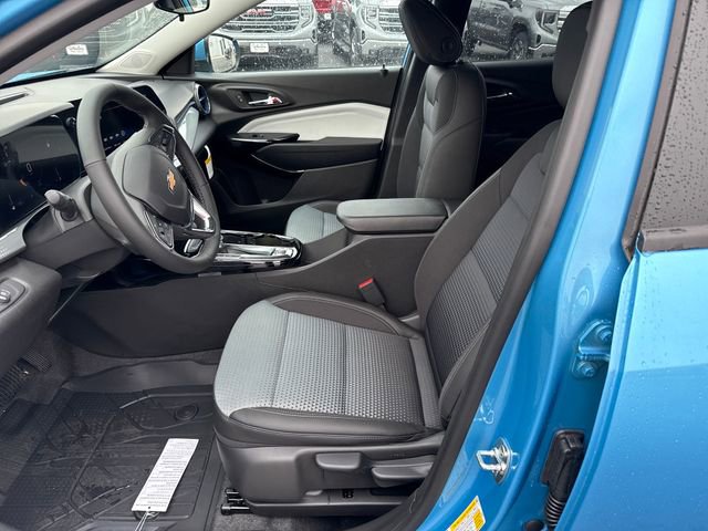 2025 Chevrolet Trax LT photo 8