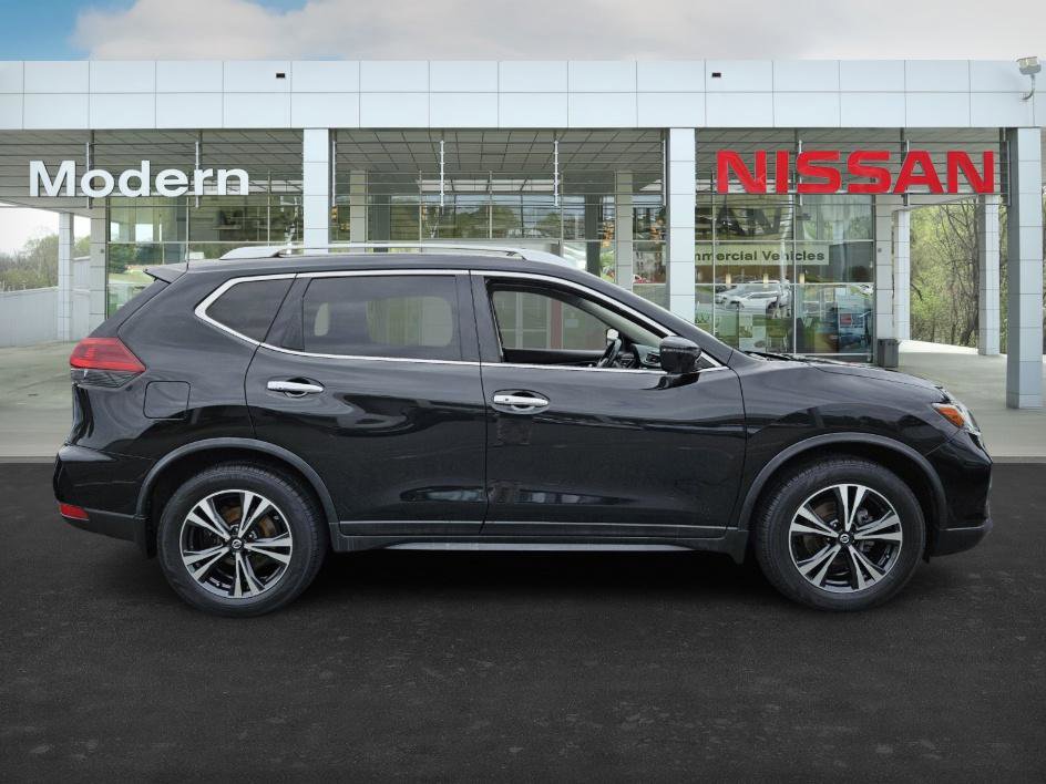 2019 Nissan Rogue SV photo 3