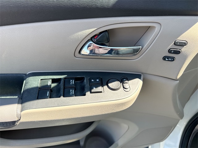 2015 Honda Odyssey Touring photo 15