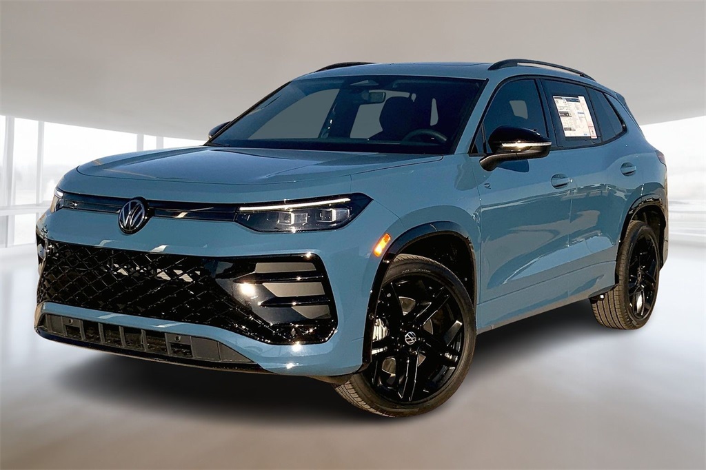 2026 Volkswagen Tiguan SE R-LINE BLACK's photo