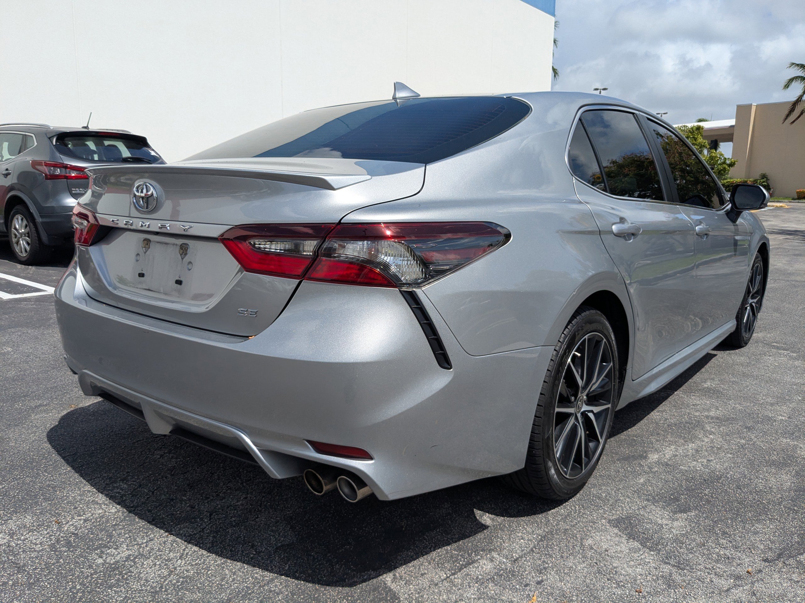 2023 Toyota Camry SE photo 4