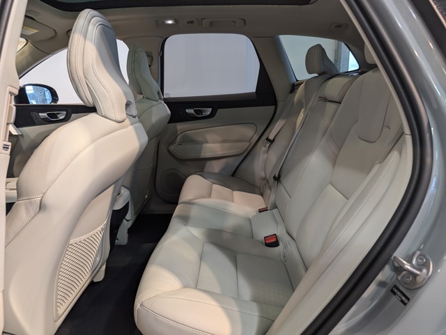 2025 Volvo XC60 B5 Plus photo 23