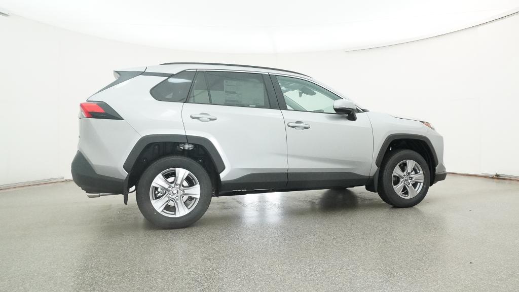 2025 Toyota RAV4 XLE photo 6