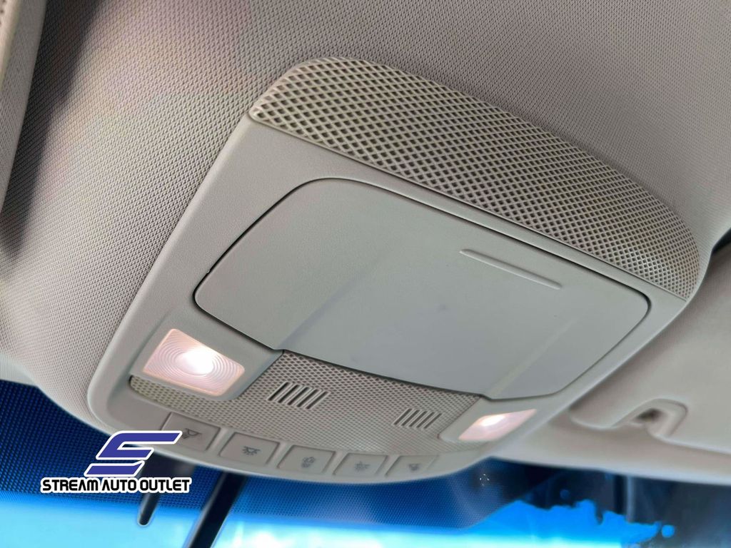 2017 Ford Edge SEL photo 25
