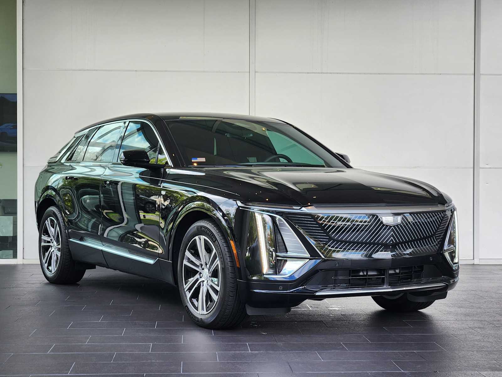Used 2025 Cadillac LYRIQ Luxury 1 with VIN 1GYKPNRK6SZ315979 for sale in Houston, TX