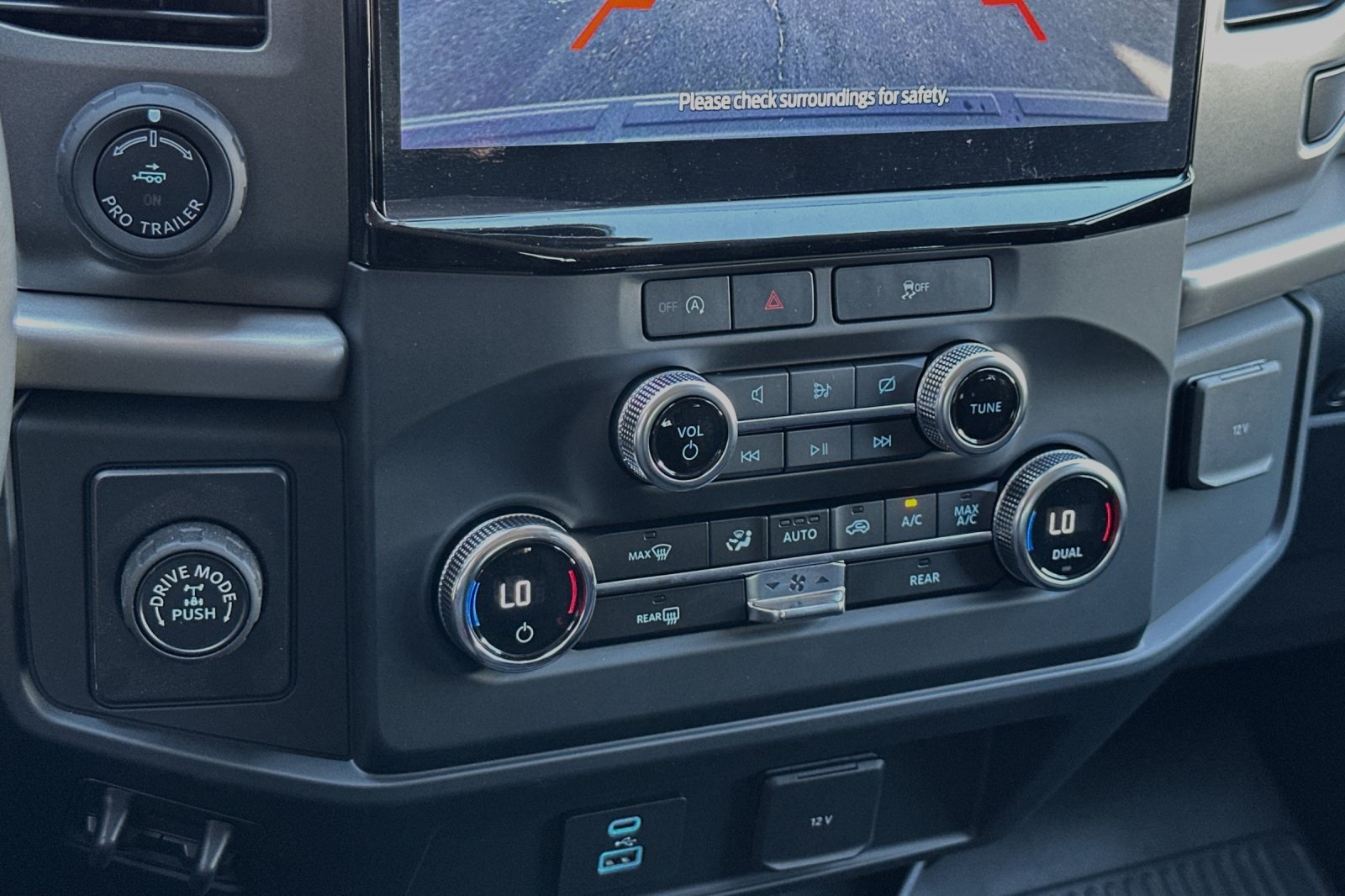 2024 Ford Expedition XL photo 14