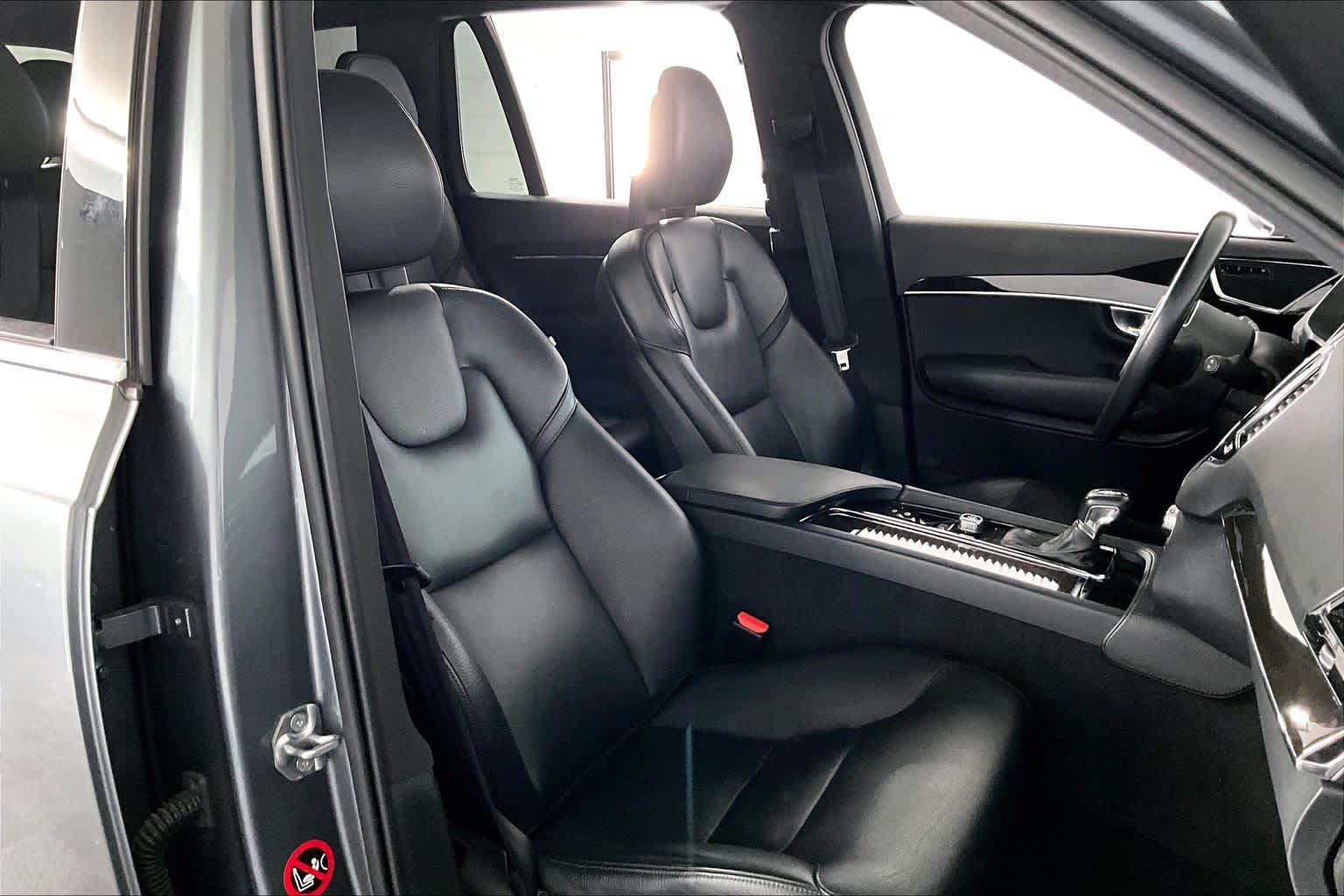 2018 Volvo XC90 Momentum photo 4