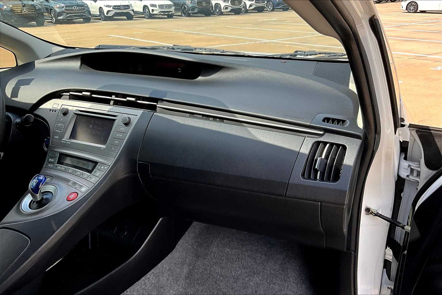 2014 Toyota Prius Two photo 17