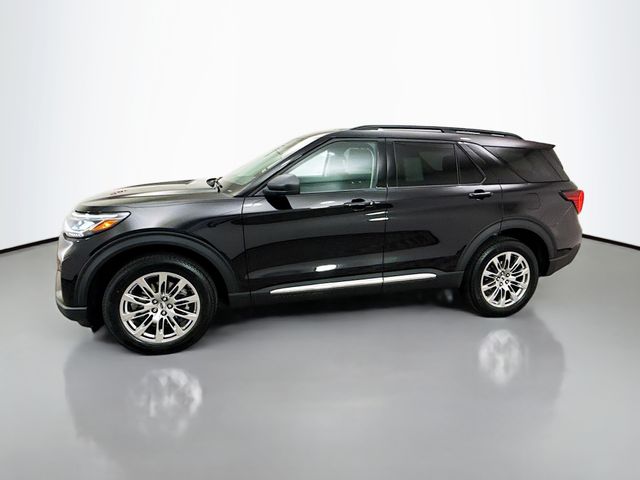 2025 Ford Explorer photo 2