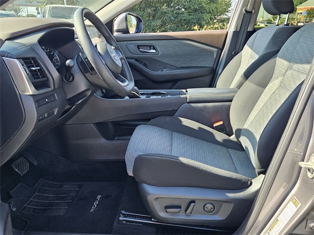 2023 Nissan Rogue SV photo 3