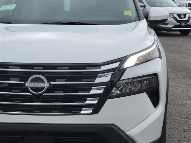 2026 Nissan Rogue SV photo 2
