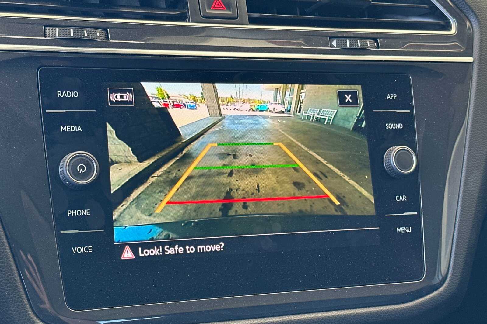 2022 Volkswagen Tiguan SE photo 18