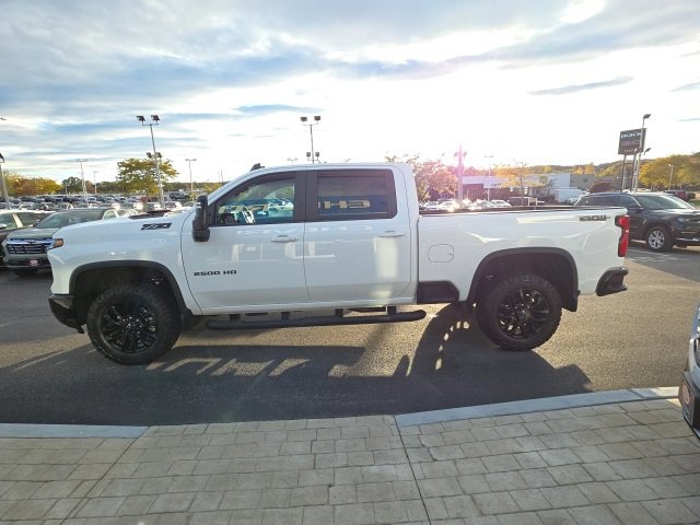 2025 Chevrolet Silverado 2500HD LT photo 4