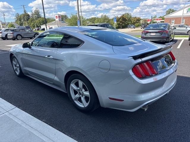 2017 Ford Mustang V6 photo 5