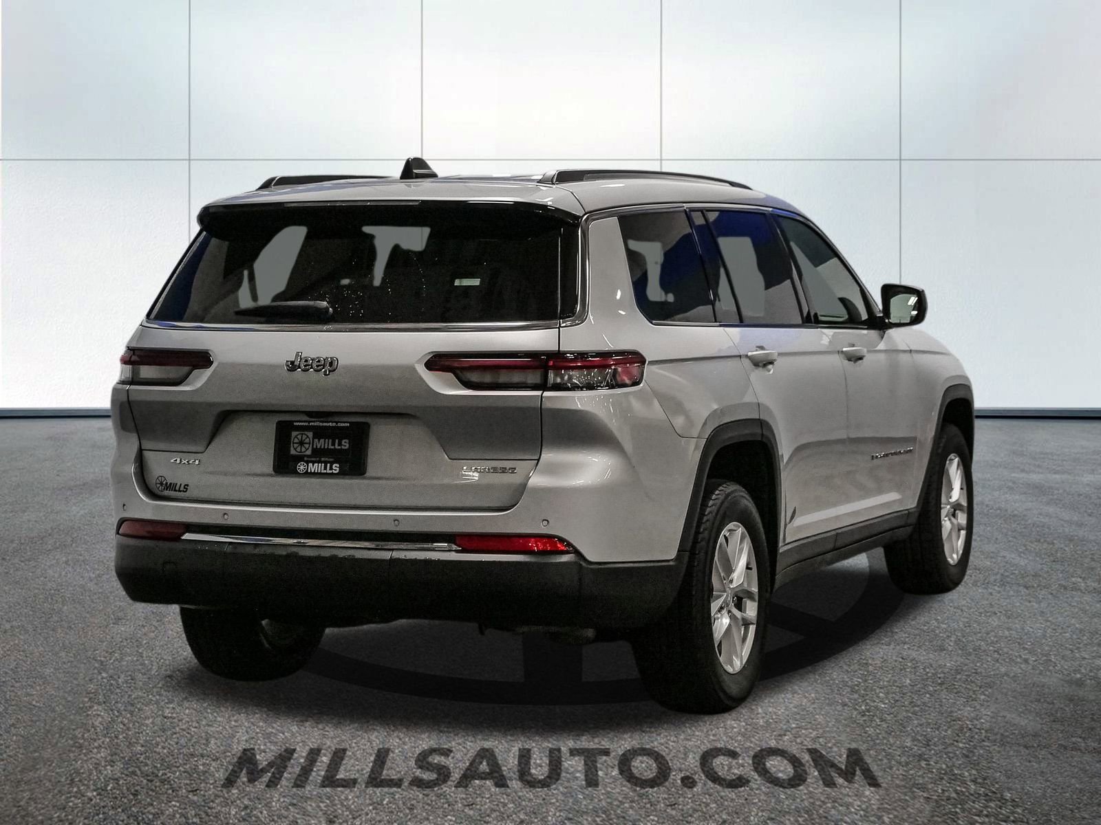 2023 Jeep Grand Cherokee Laredo Altitude photo 11