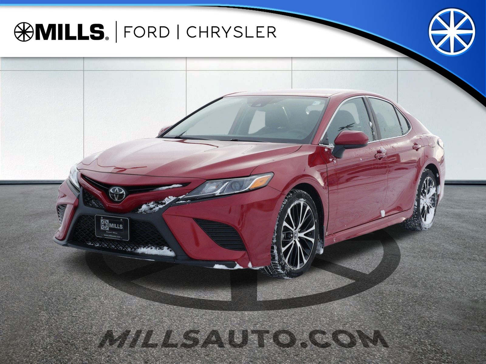 2019 Toyota Camry SE's photo