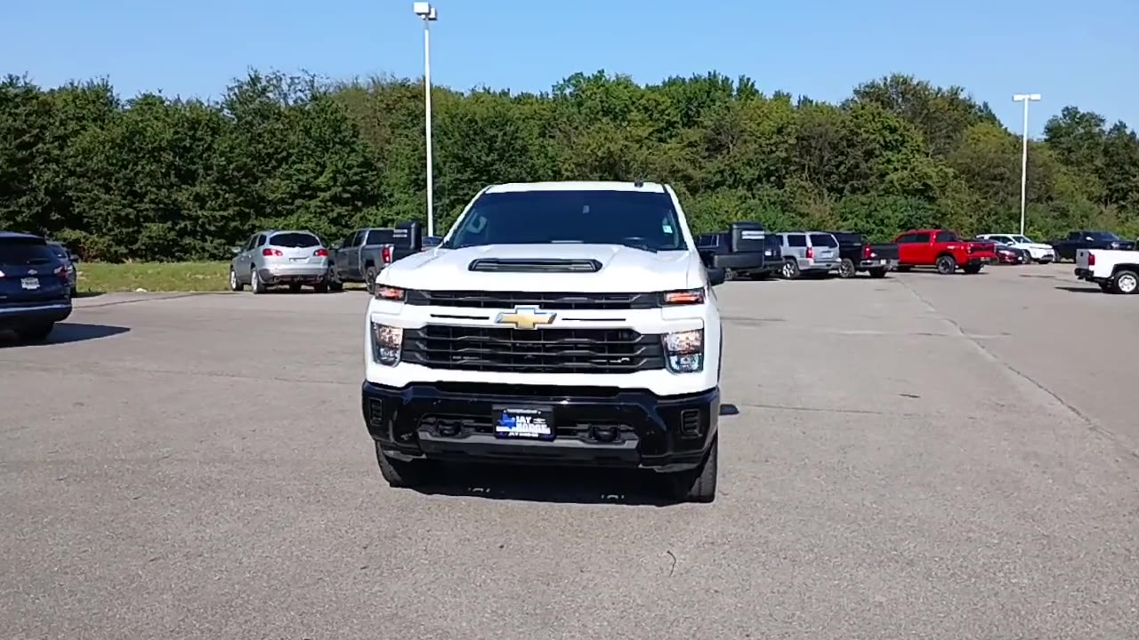 2024 Chevrolet Silverado 2500HD Custom photo 2