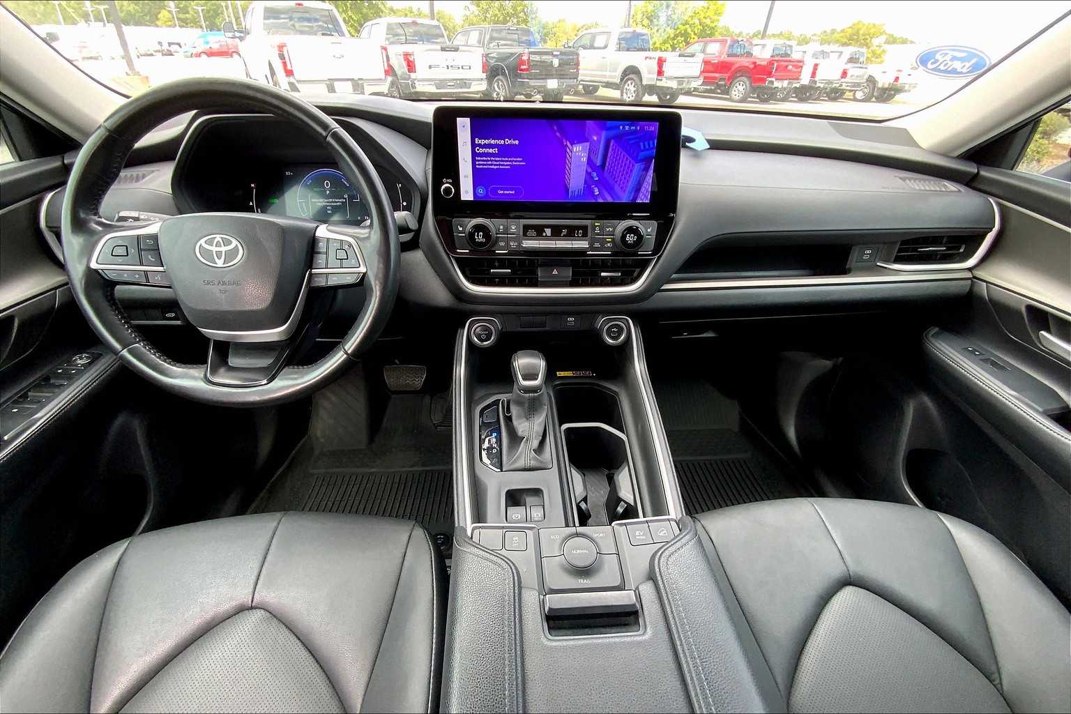2024 Toyota Highlander Hybrid XLE photo 13