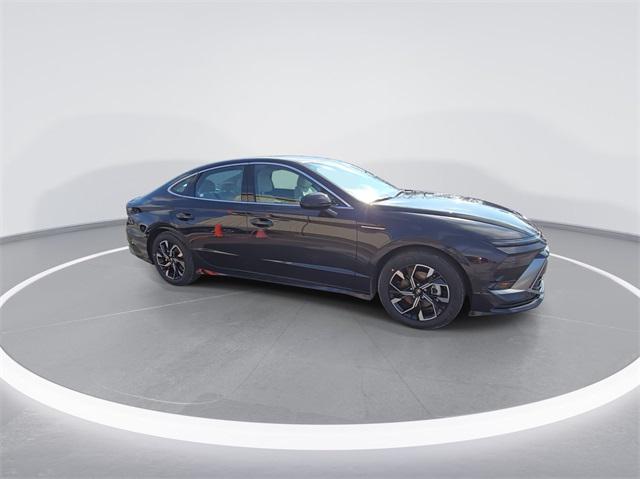 2025 Hyundai Sonata SEL photo 2