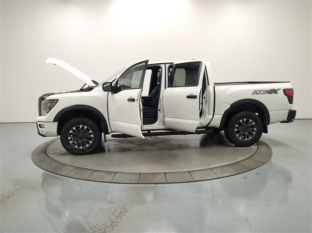 2023 Nissan Titan PRO-4X photo 10