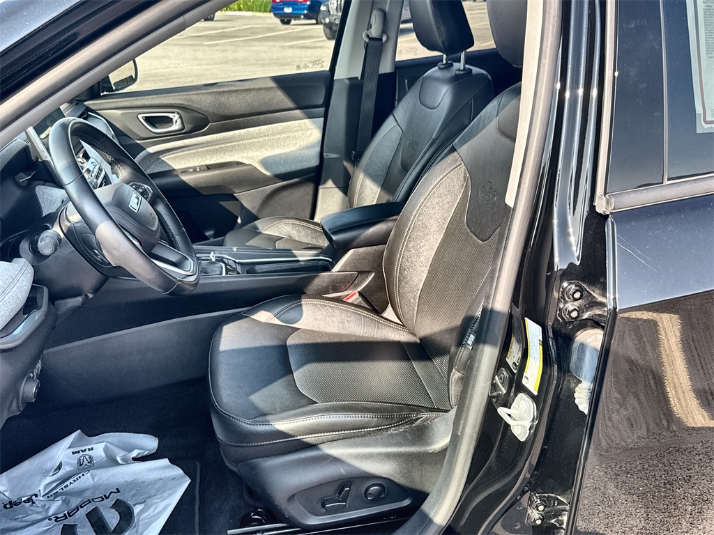 2022 Jeep Compass Latitude Lux photo 10