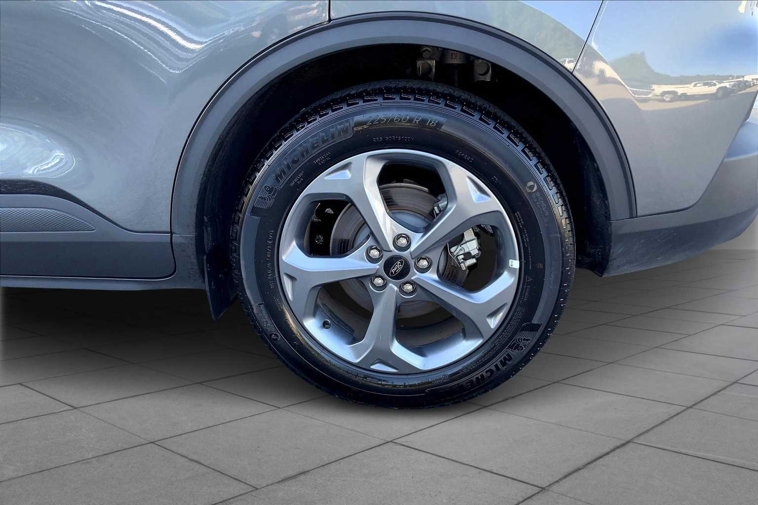 2025 Ford Escape ST-Line photo 9