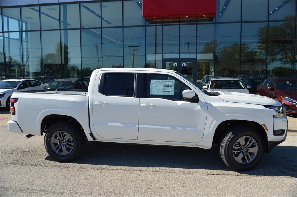 2025 Nissan Frontier Crew Cab SV photo 4