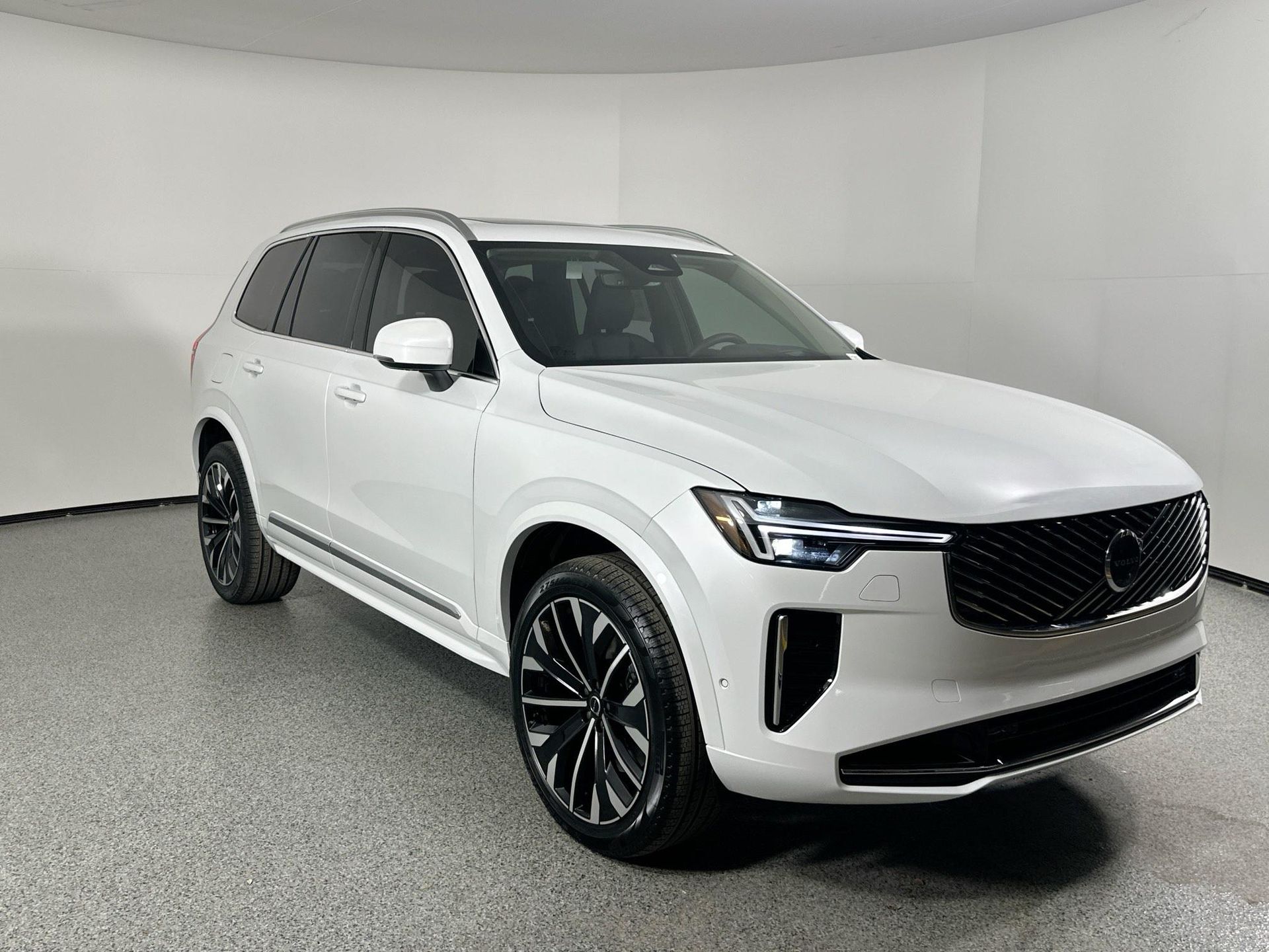 2025 Volvo XC90 T8 photo 3