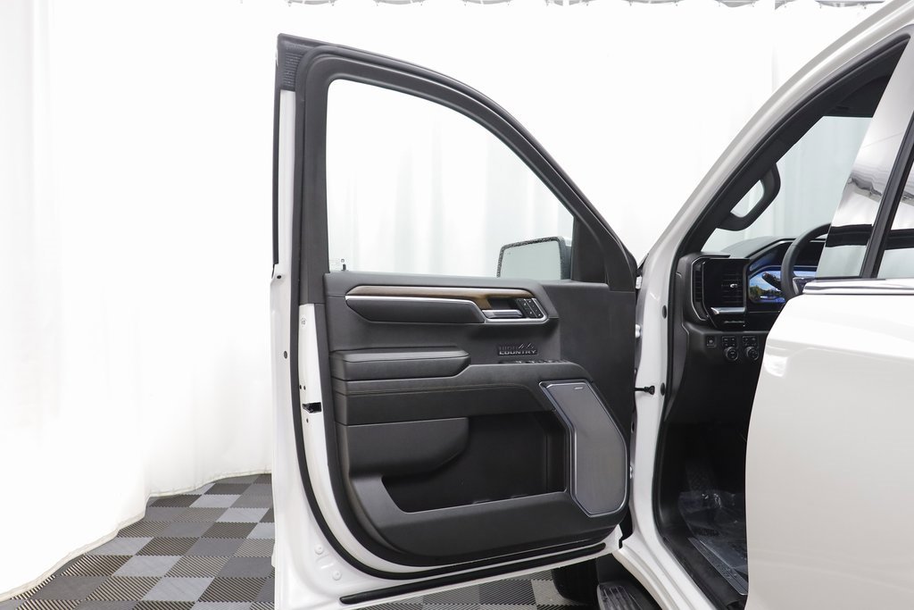 2024 Chevrolet Silverado 1500 High Country photo 4