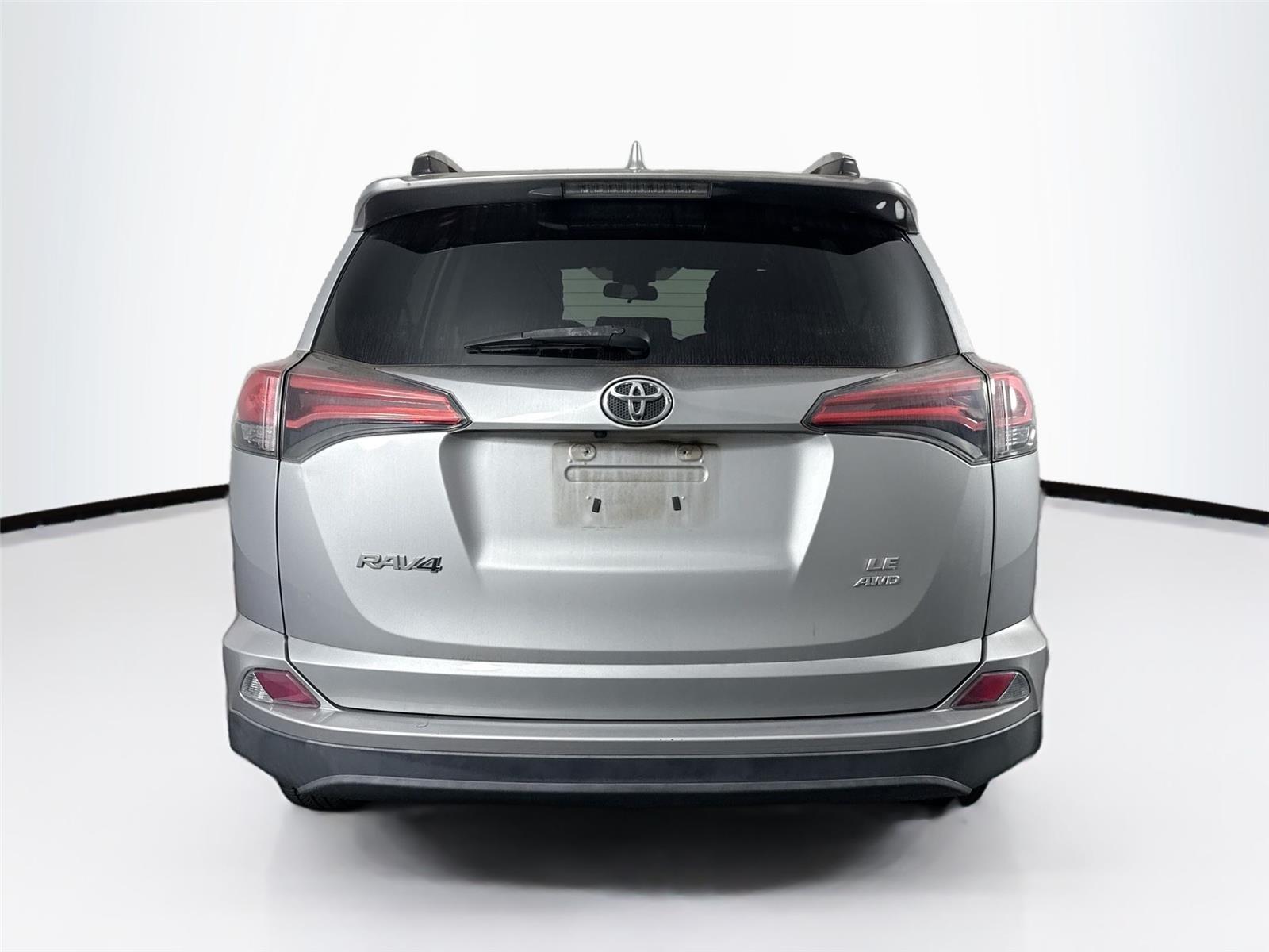2017 Toyota RAV4 LE photo 6