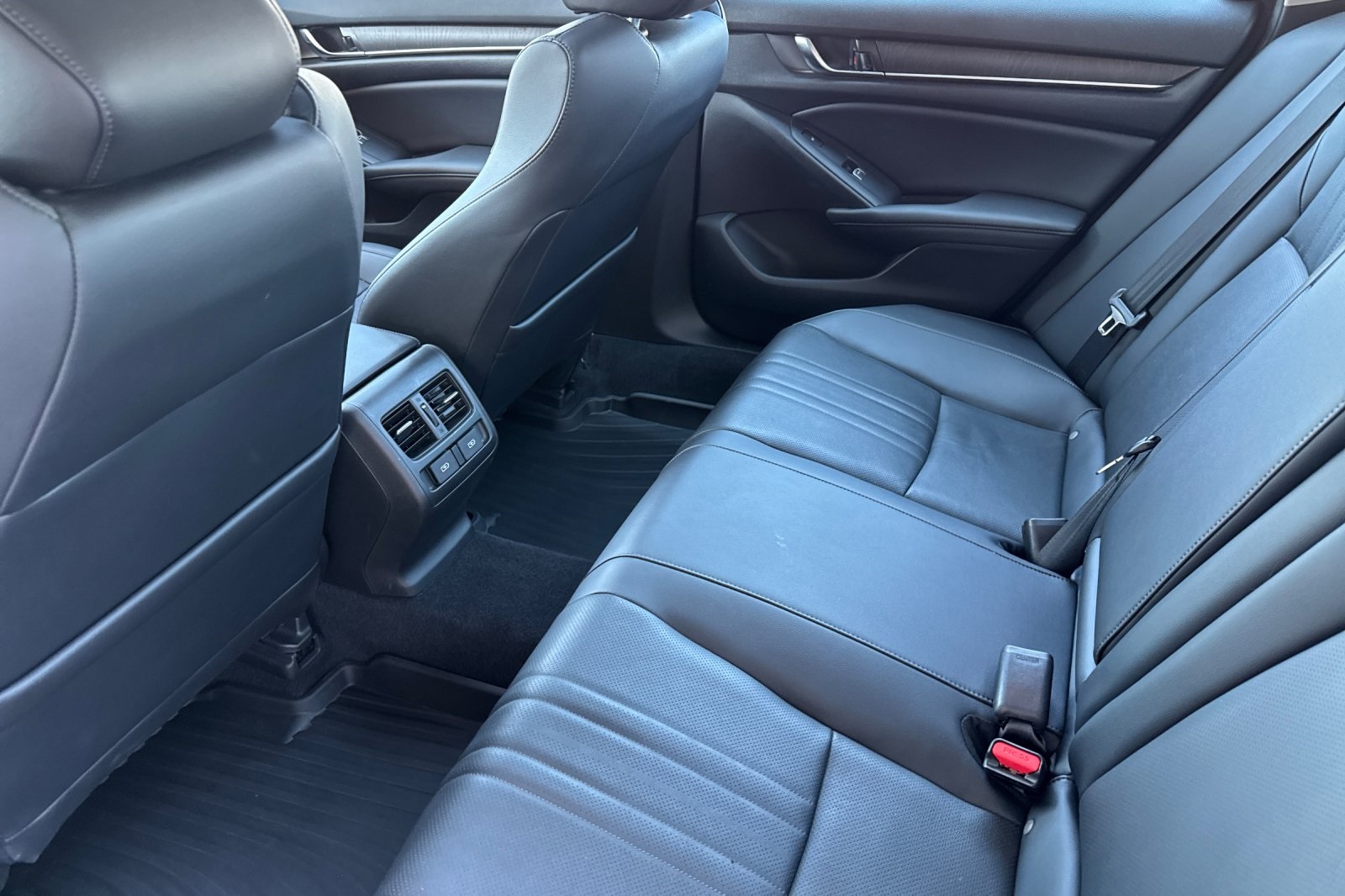 2022 Honda Accord Touring 2.0T photo 12