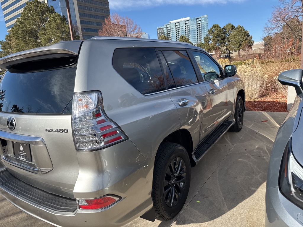 2022 Lexus GX 460 Premium photo 3