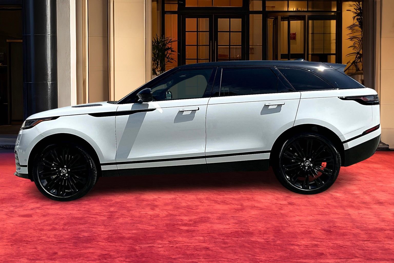 2026 Land Rover Range Rover Velar P250 Dynamic SE photo 3