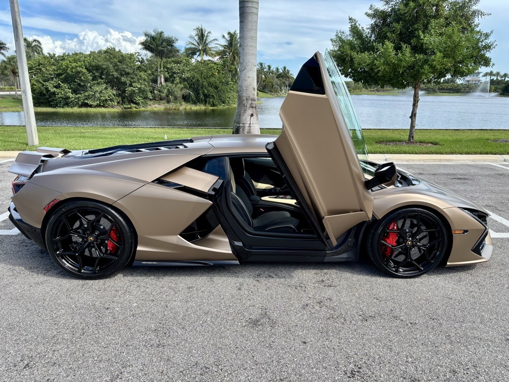 2024 Lamborghini Revuelto photo 8
