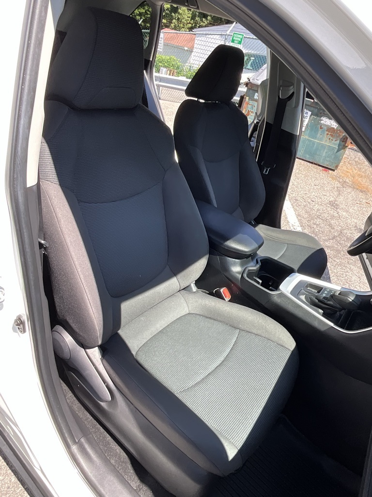 2022 Toyota RAV4 LE photo 24