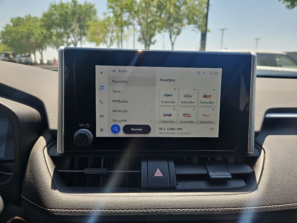 2024 Toyota RAV4 XLE photo 14