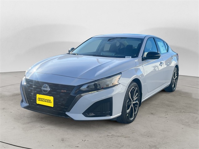 2025 Nissan Altima SR's photo